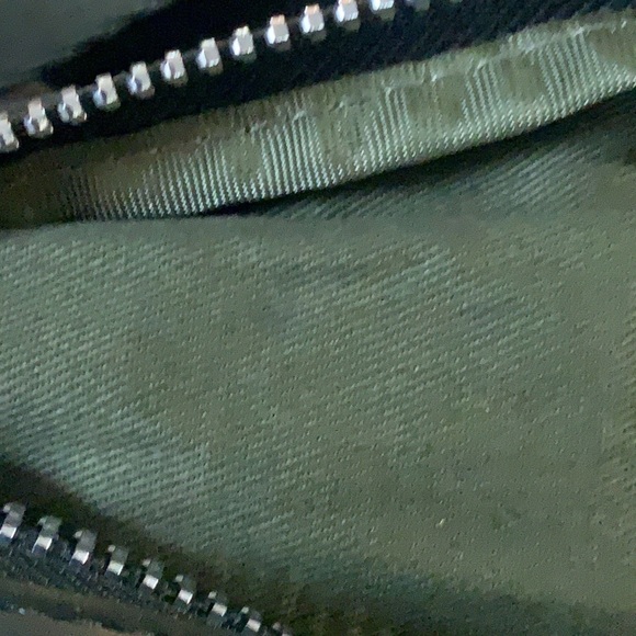 Urban outfitters dark hunter green fanny pack 2 zipper pouches adjustable belt - Picture 3 of 6